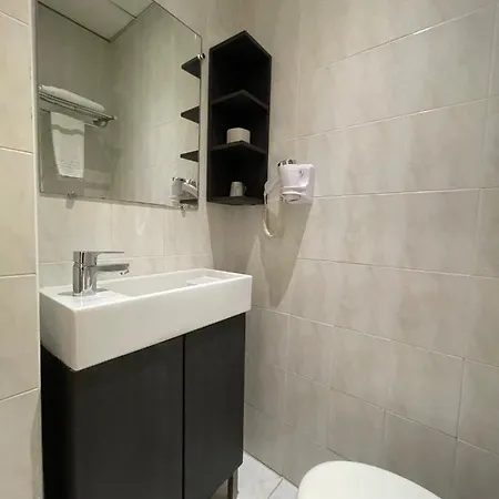Otel De La Comedie 2*