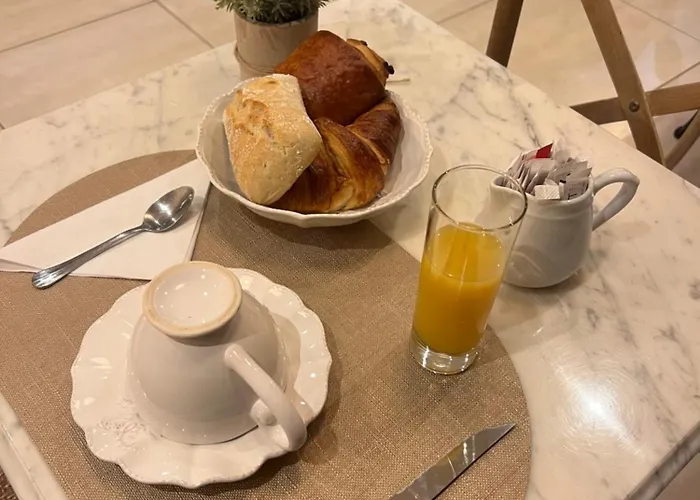 De La Comedie - Place De La Comedie